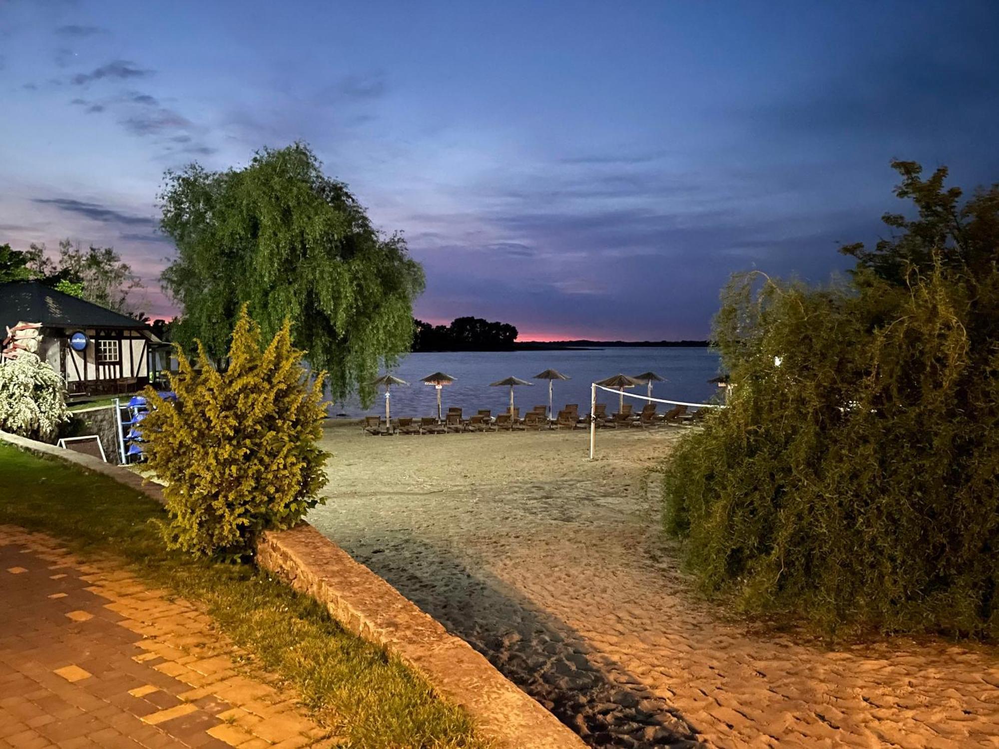 Mayak Resort Kam'yani Potoky Buitenkant foto